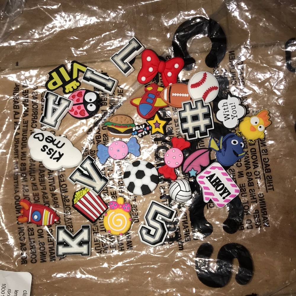 25+ Croc Charms (Jibits)